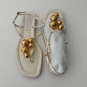 BCBG Maxazria sandals NWOB, Size 8B/38